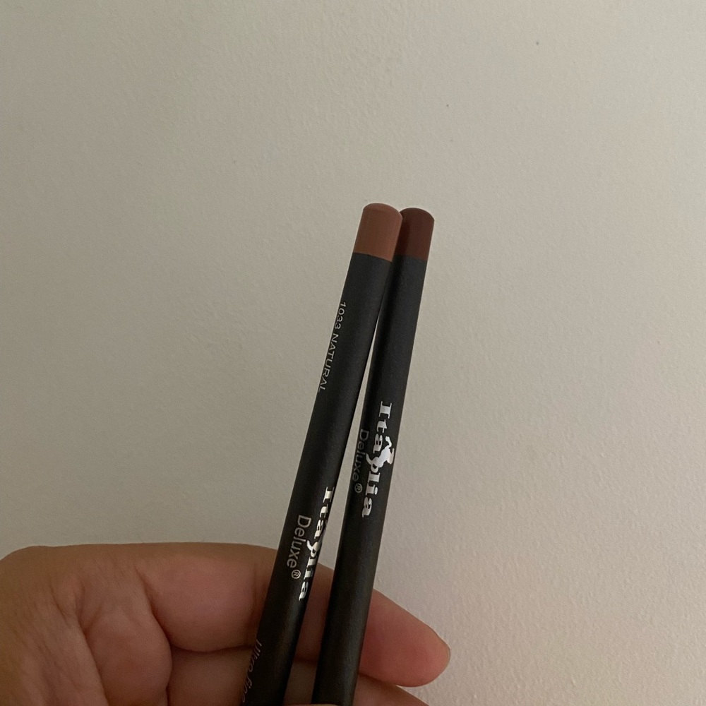 Italia deluxe lip liner Set of 2